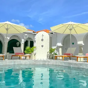 4* Resort Mount Cinnamon & Club